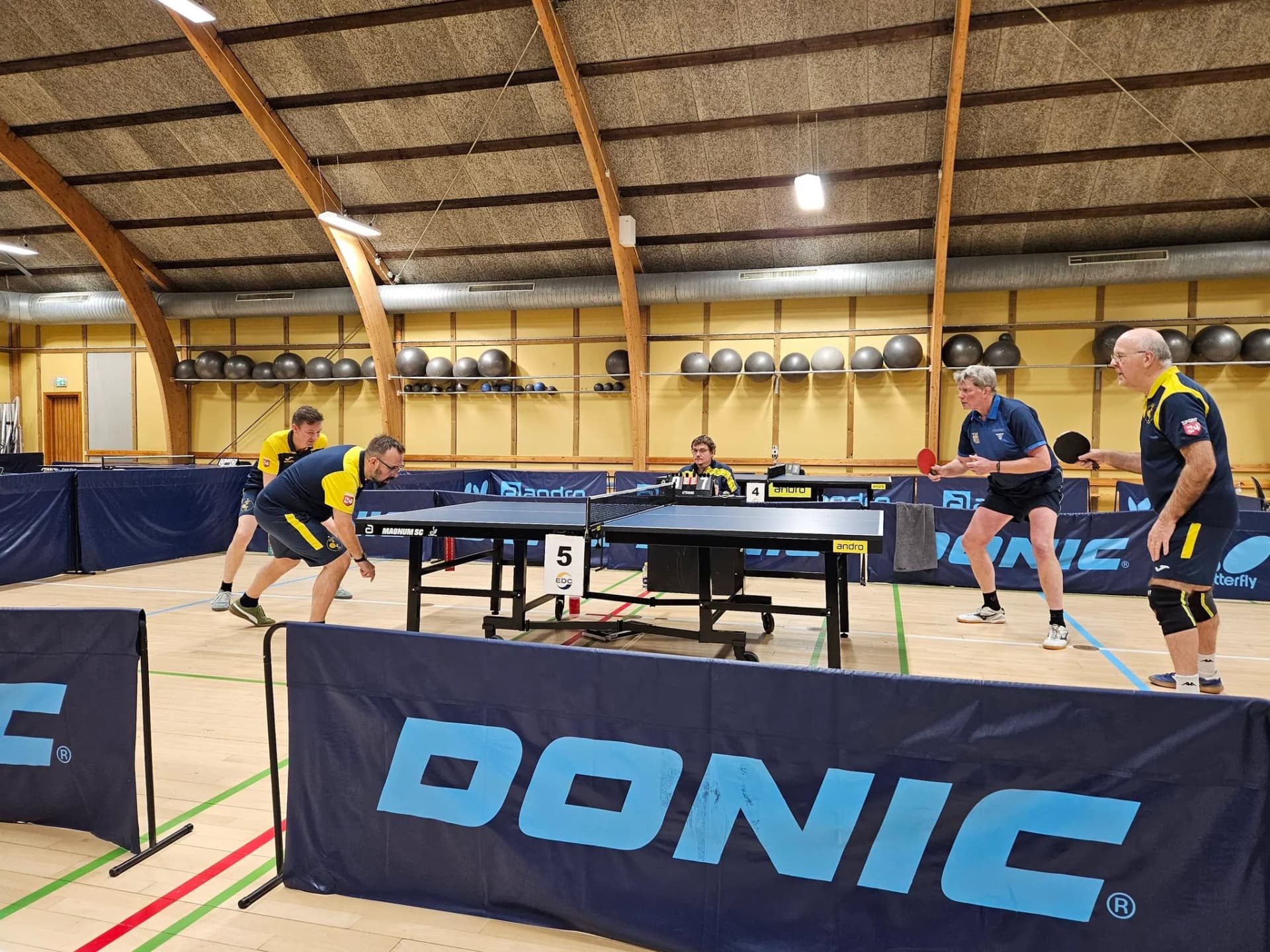 Bordtennis i fællesskab